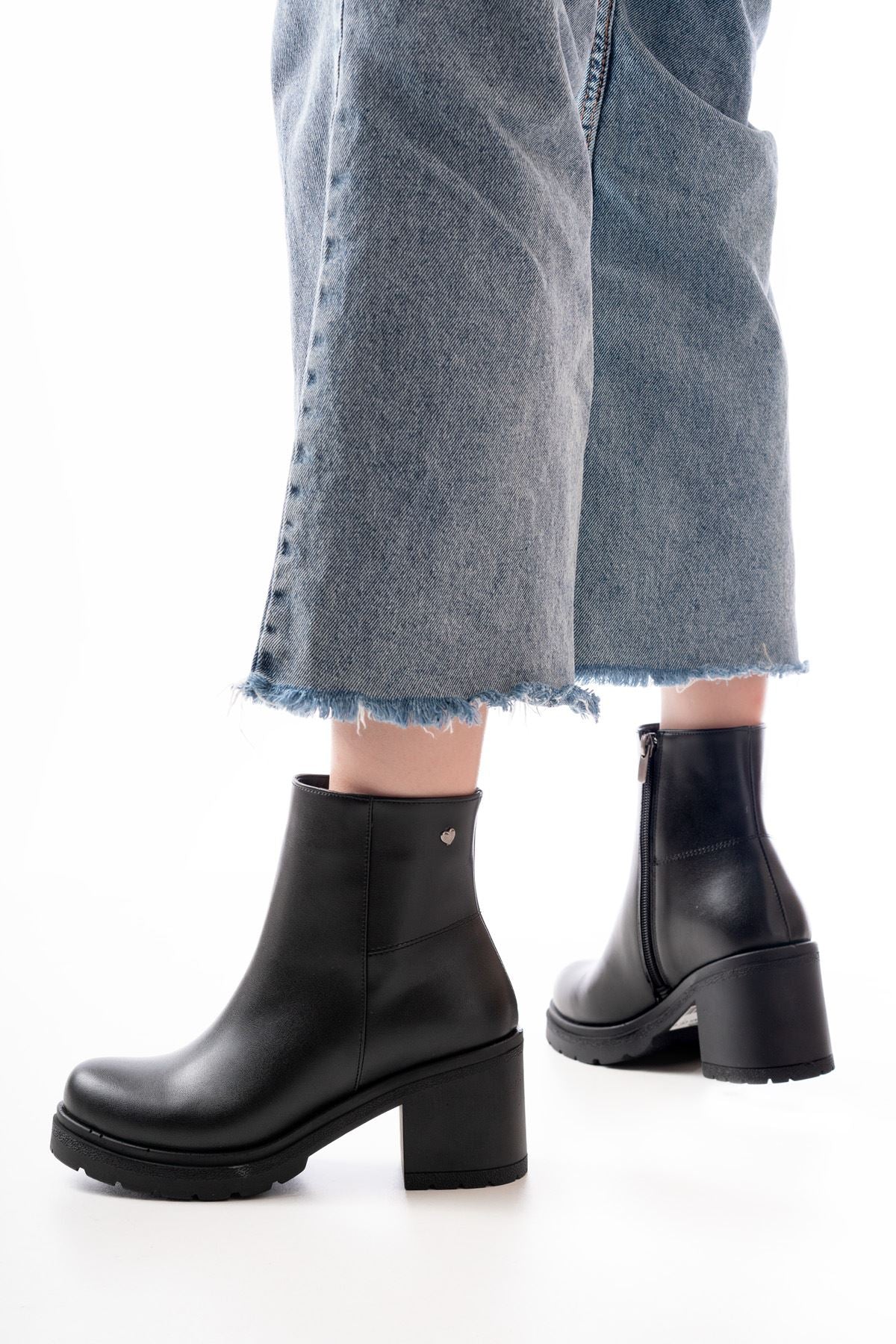 Fivra Siyah Fermuarlı Kalın Topuklu Günlük Kadın Bot