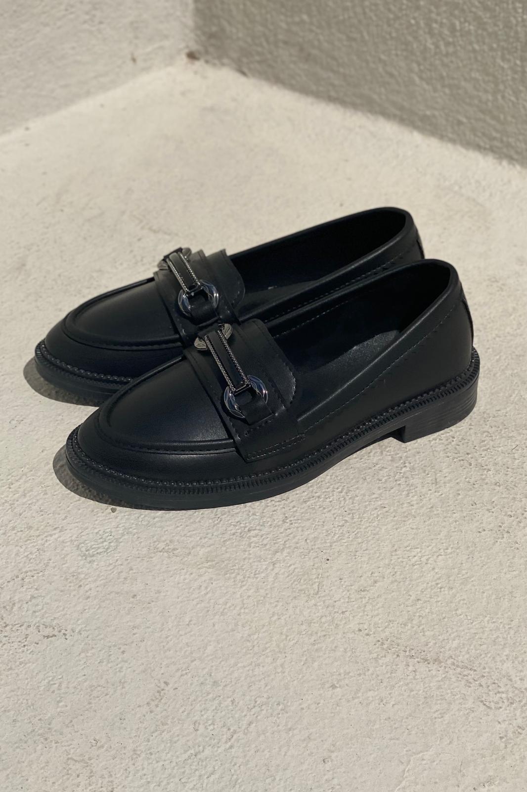 Duvra Mat Deri Siyah Platin Toka Detaylı Kadın Loafer - ILOVESHOES