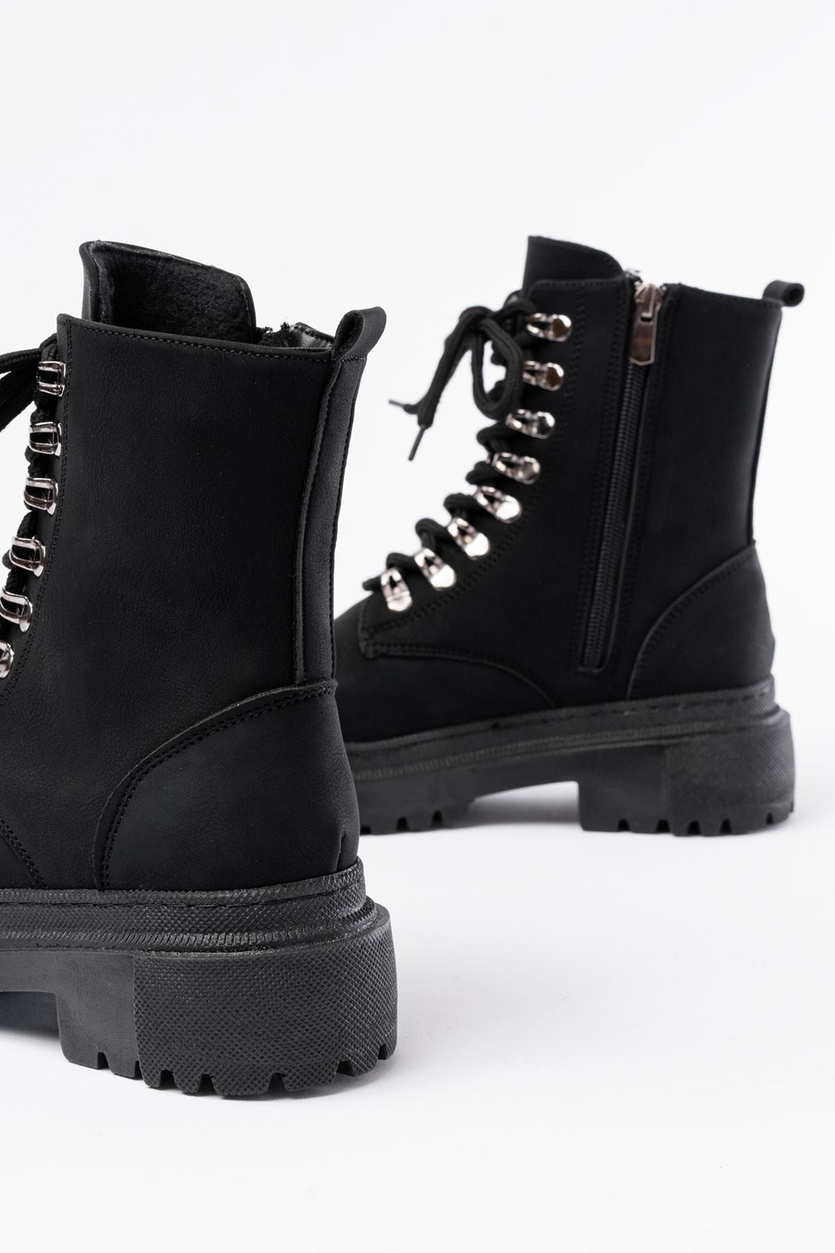 Dervin Siyah Bağcıklı Fermuarlı Günlük Kadın Bot