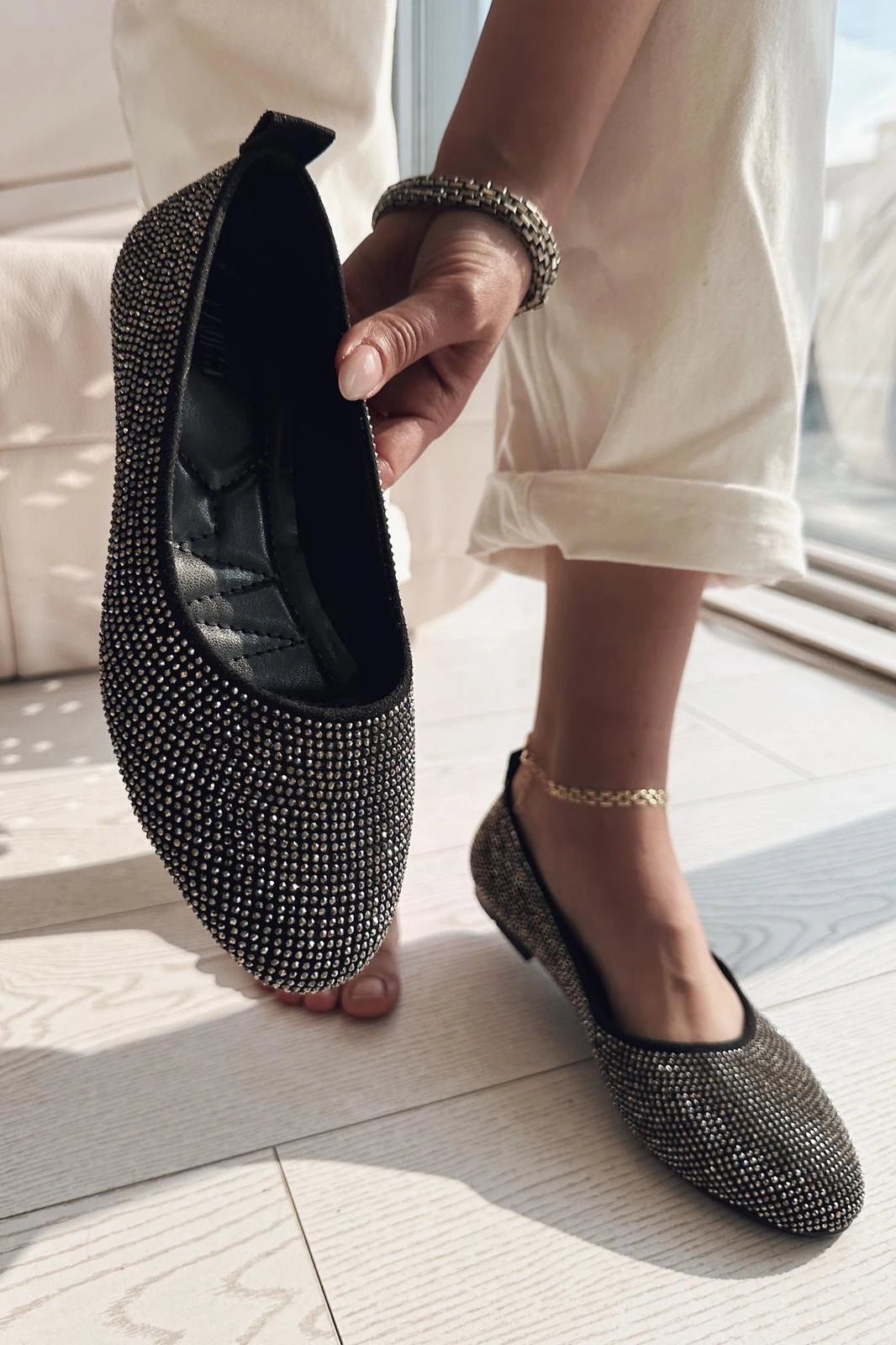 Lodiya Saten Taş Detaylı Babet Siyah - ILOVESHOES