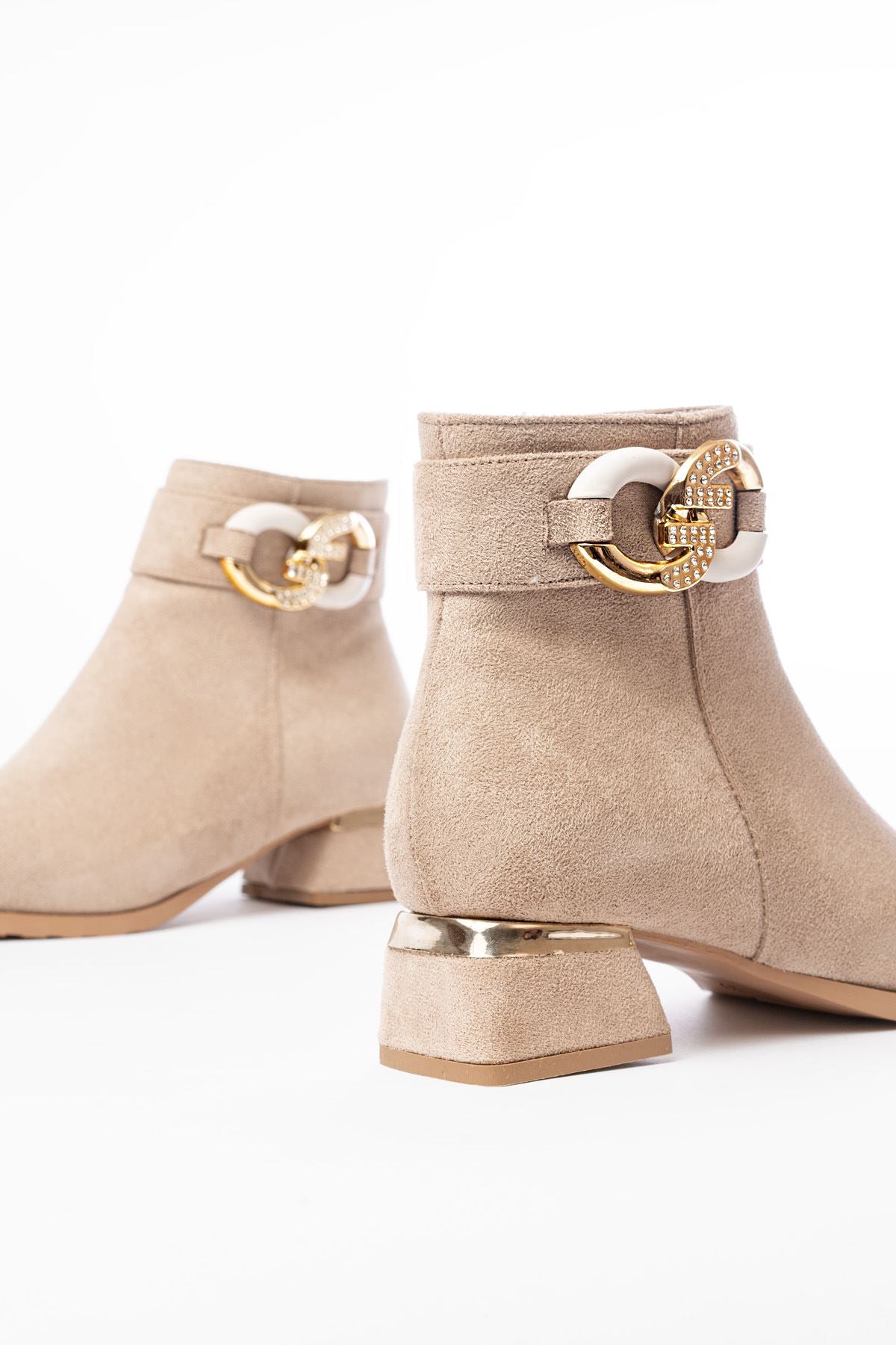 Ferilo Bej Süet Toka Aksesuarlı Topuklu Fermuarlı Günlük Kadın Bot - ILOVESHOES