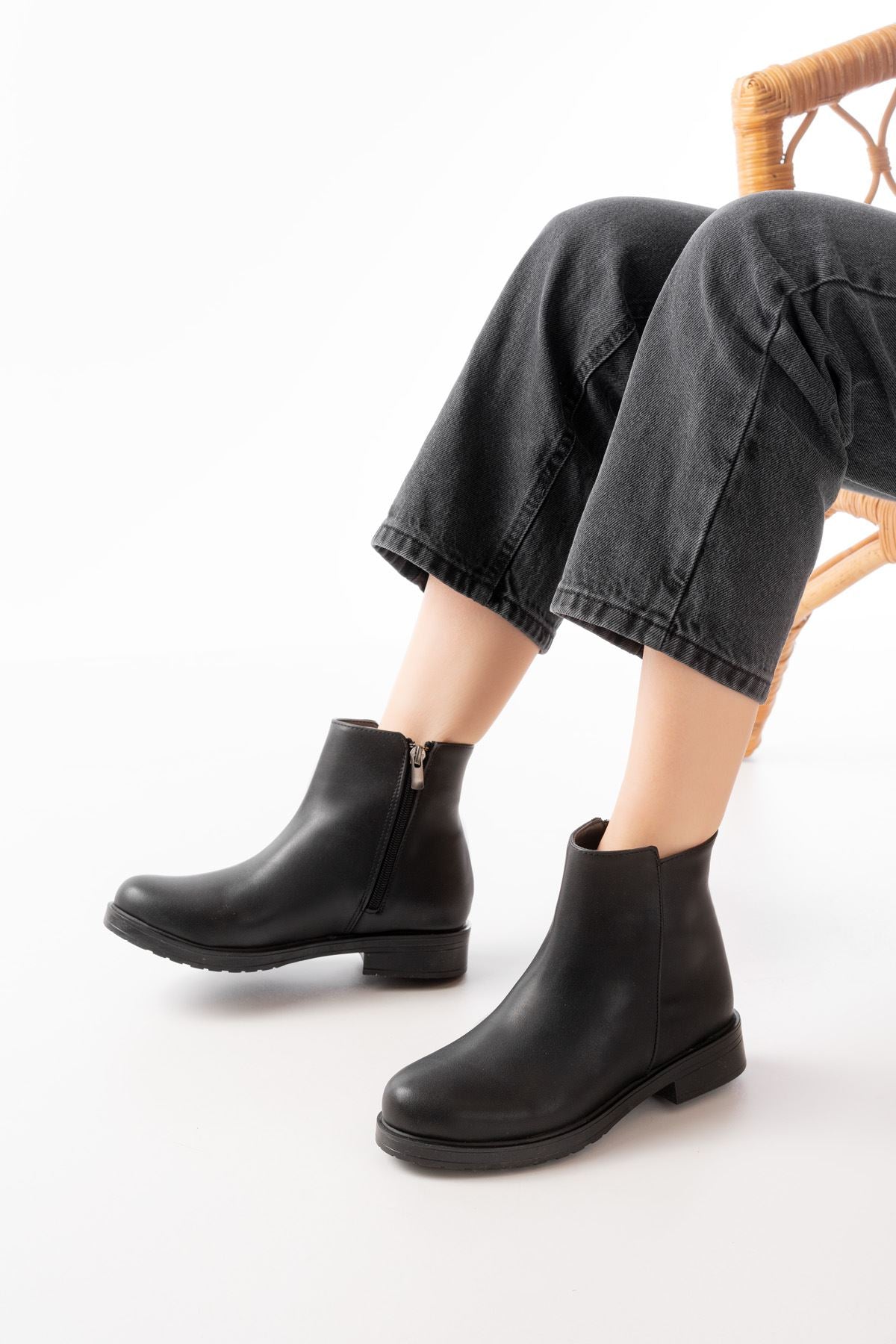 Elvoris Siyah Fermuarlı Günlük Kadın Bot - ILOVESHOES