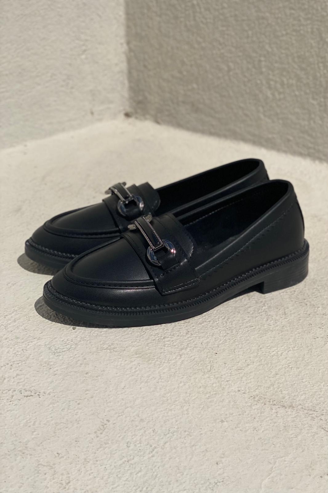 Duvra Mat Deri Siyah Platin Toka Detaylı Kadın Loafer - ILOVESHOES