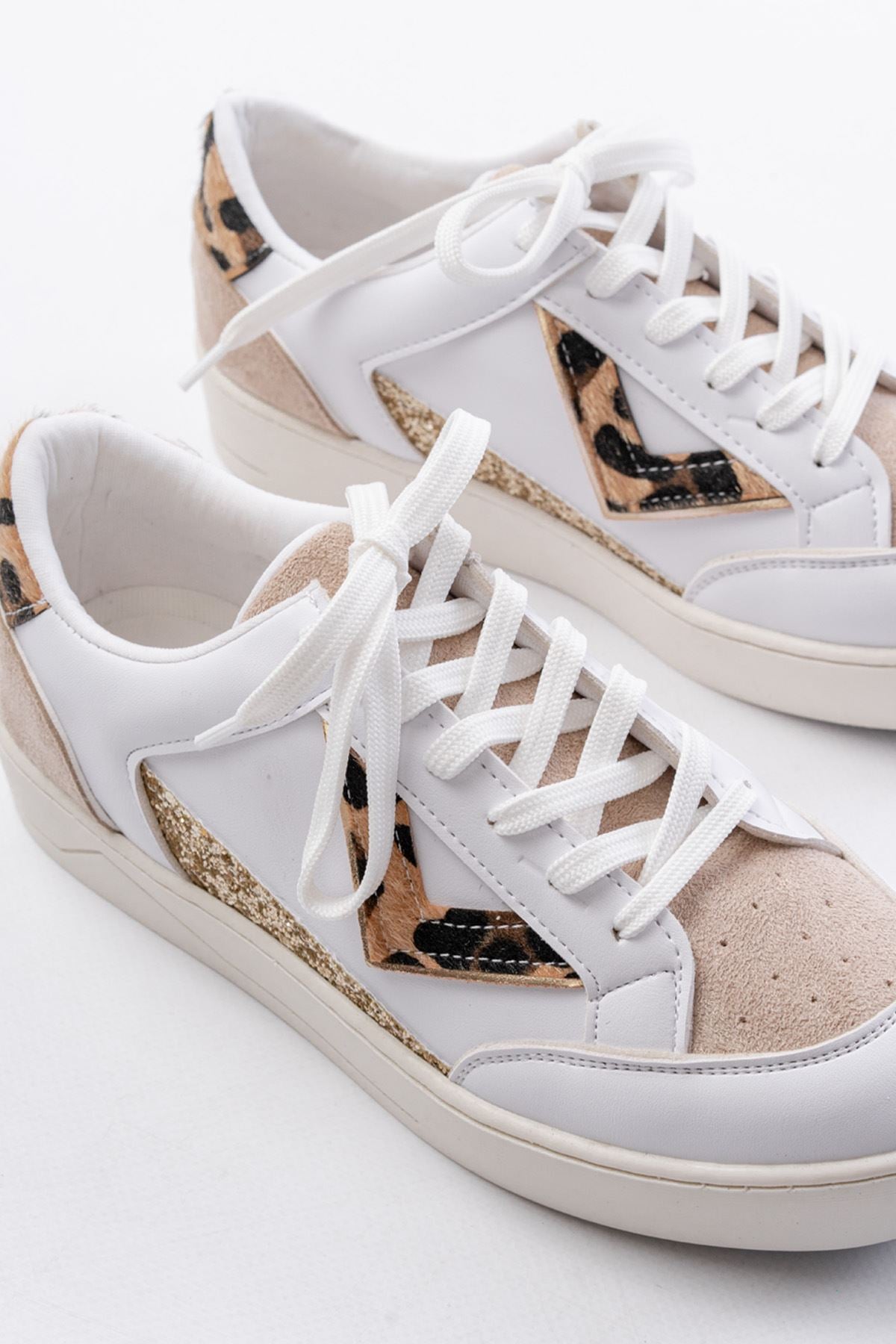 Dolina Mat Deri Beyaz Leo Desenli Kadın Spor Ayakkabı - ILOVESHOES