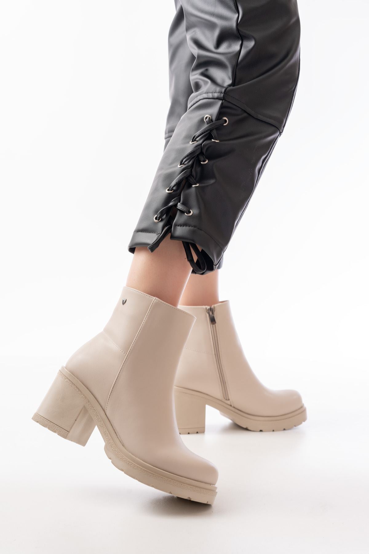 Fivra Bej Fermuarlı Kalın Topuklu Günlük Kadın Bot