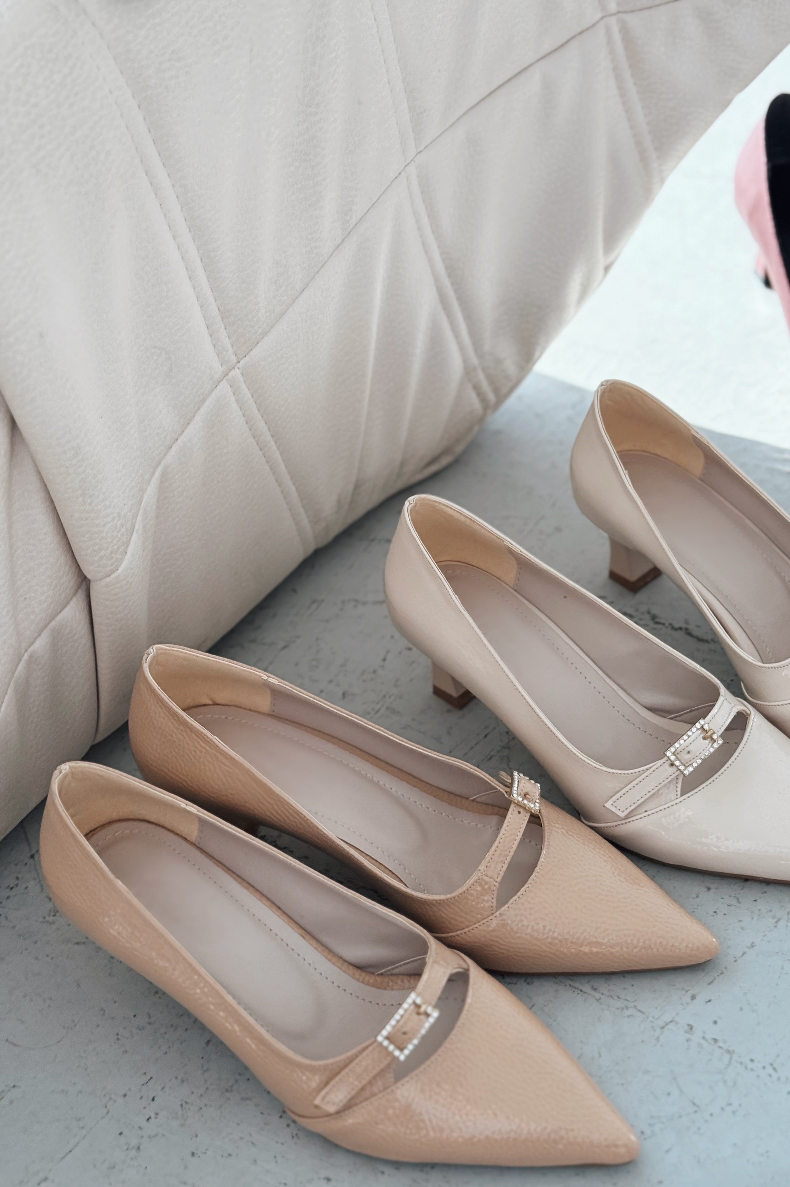 Jolor Parlak Deri Nude Toka Detaylı Stiletto