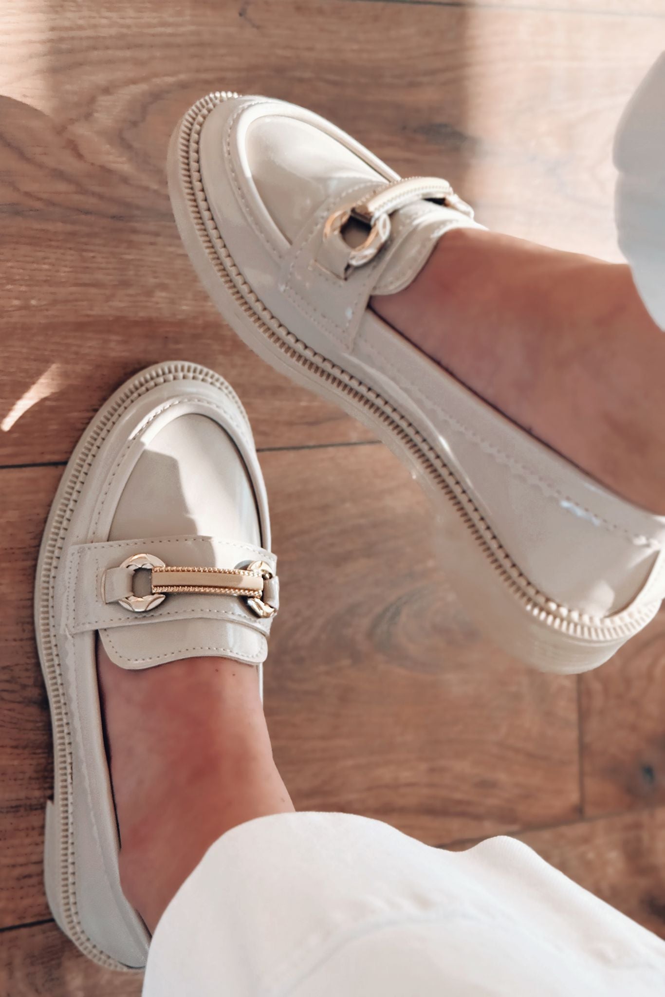 Duvra Rugan Bej Gold Toka Detaylı Kadın Loafer - ILOVESHOES