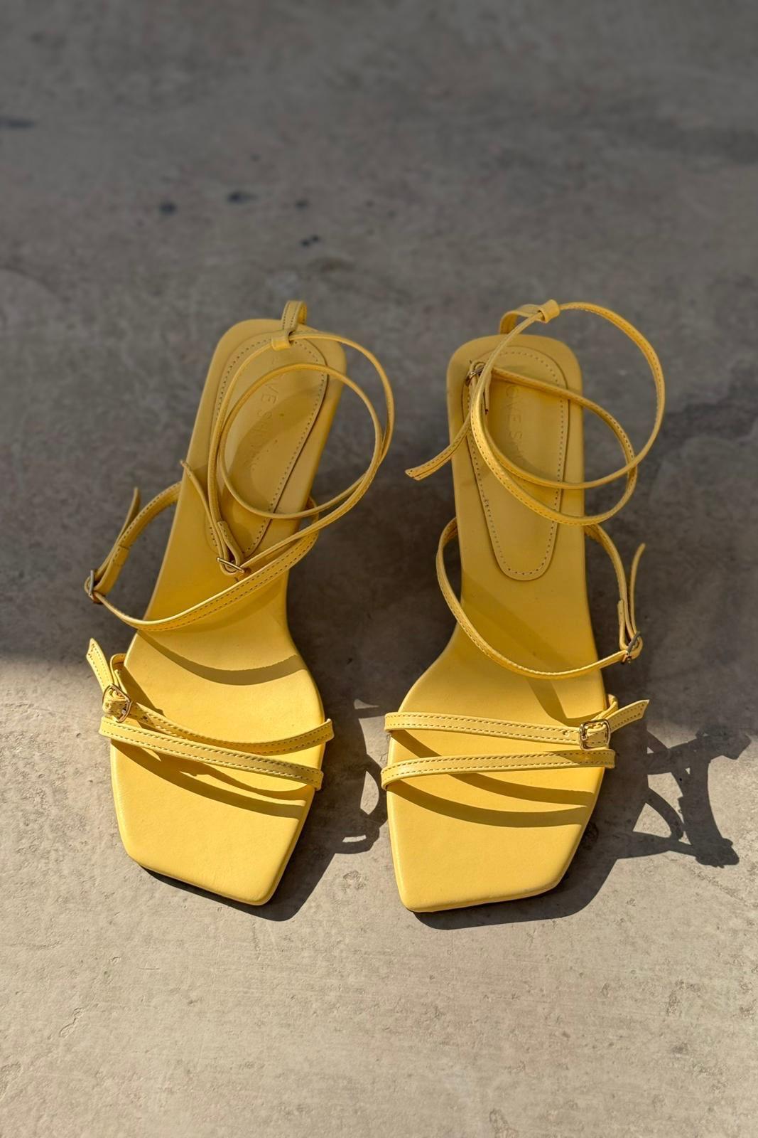 Gronse Mat Toka Detaylı İnce Topuklu Ayakkabı Sarı - ILOVESHOES