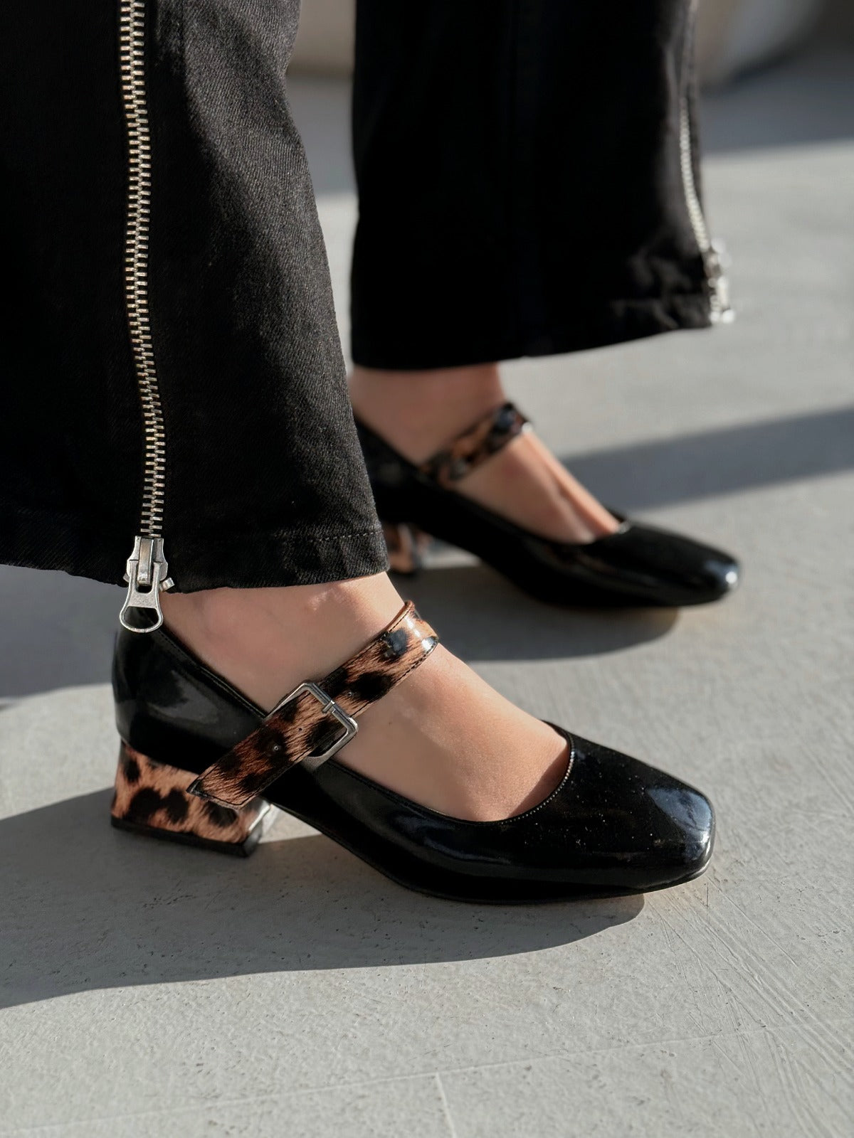 Lexyro Siyah Rugan Leo Detaylı Kalın Topuklu Kadın Ayakkabı