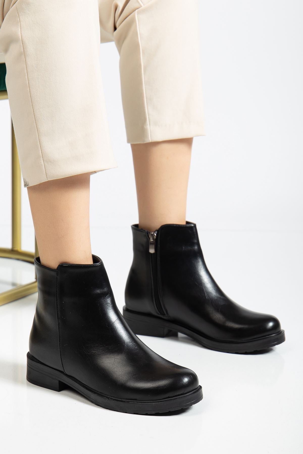 Elvoris Parlak Siyah Fermuarlı Günlük Kadın Bot - ILOVESHOES