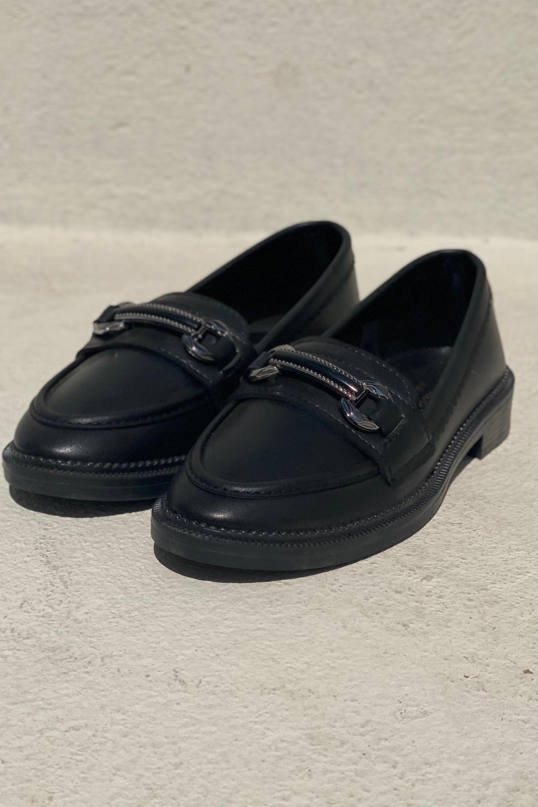 Duvra Mat Deri Siyah Platin Toka Detaylı Kadın Loafer - ILOVESHOES