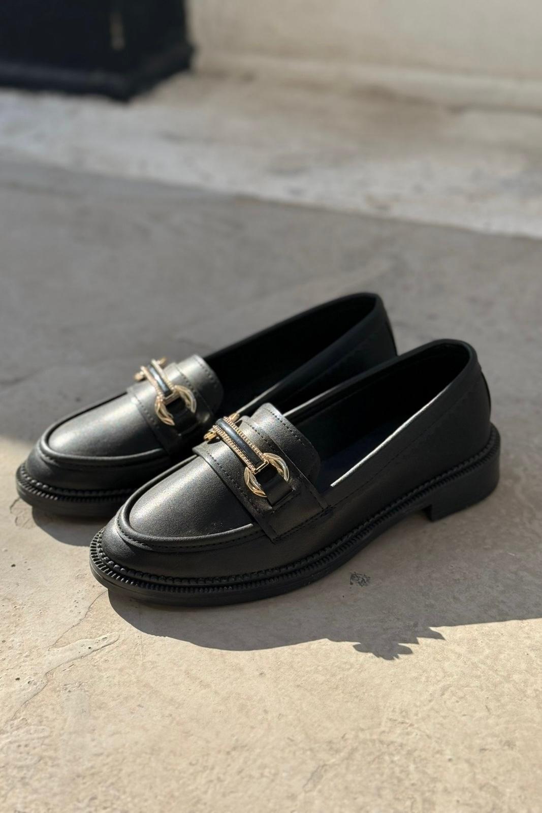 Duvra Mat Deri Siyah Gold Toka Detaylı Kadın Loafer - ILOVESHOES