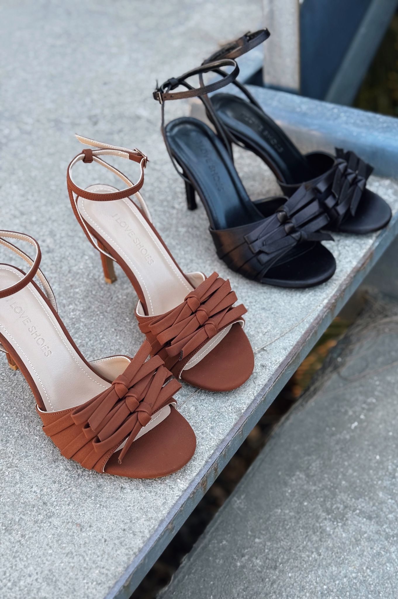 Yanoxse Saten Siyah Kurdele Detaylı Topuklu Ayakkabı - ILOVESHOES