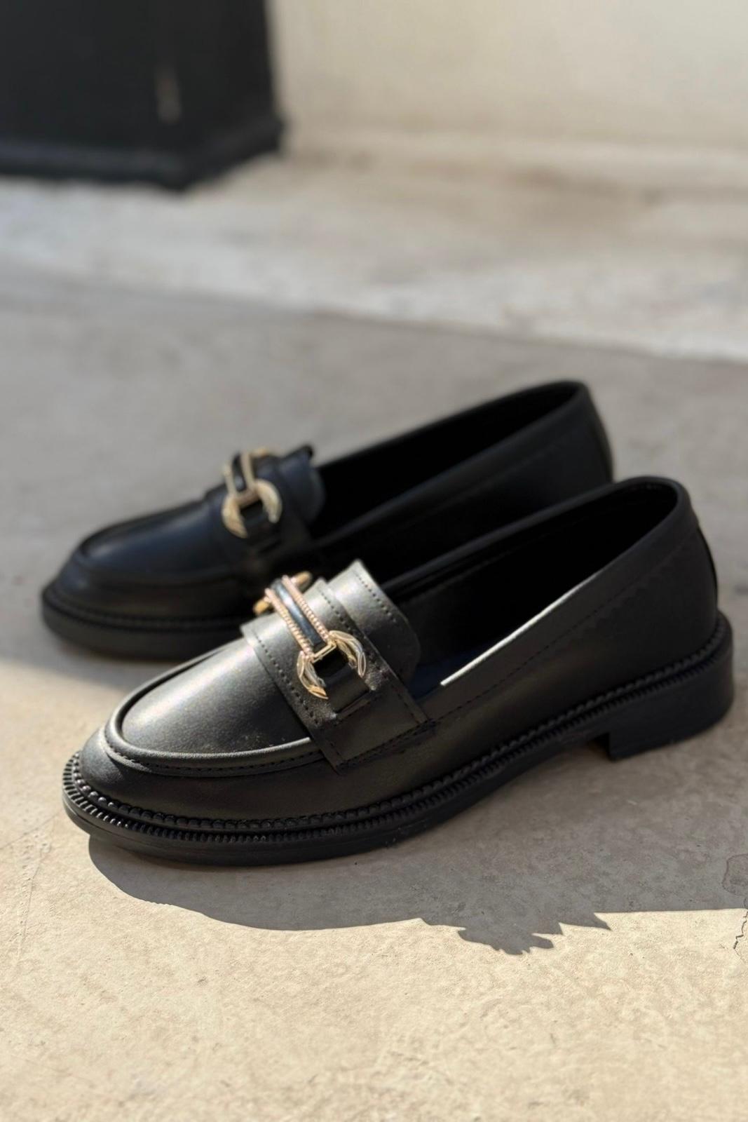 Duvra Mat Deri Siyah Gold Toka Detaylı Kadın Loafer - ILOVESHOES