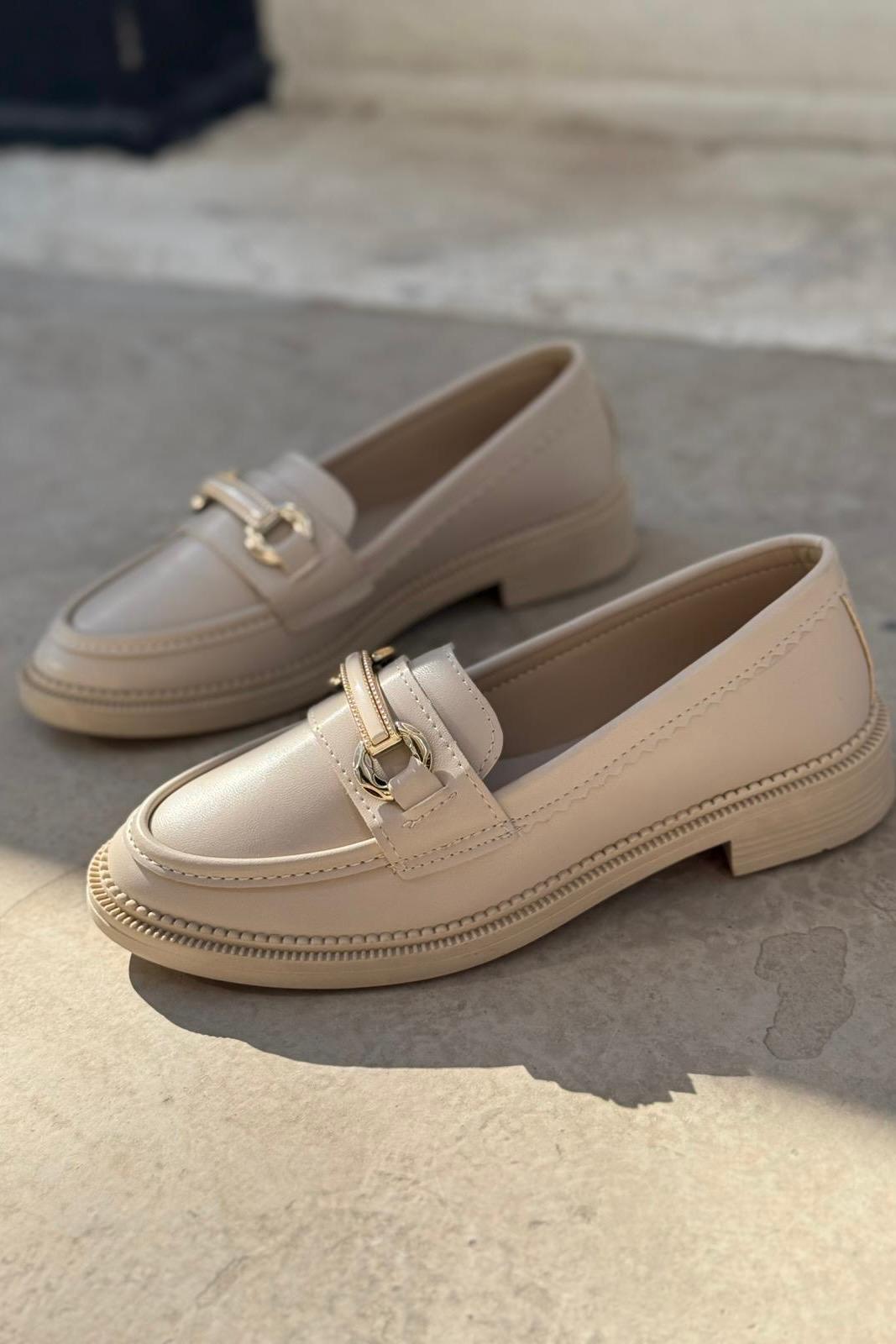 Duvra Mat Deri Bej Gold Toka Detaylı Kadın Loafer - ILOVESHOES