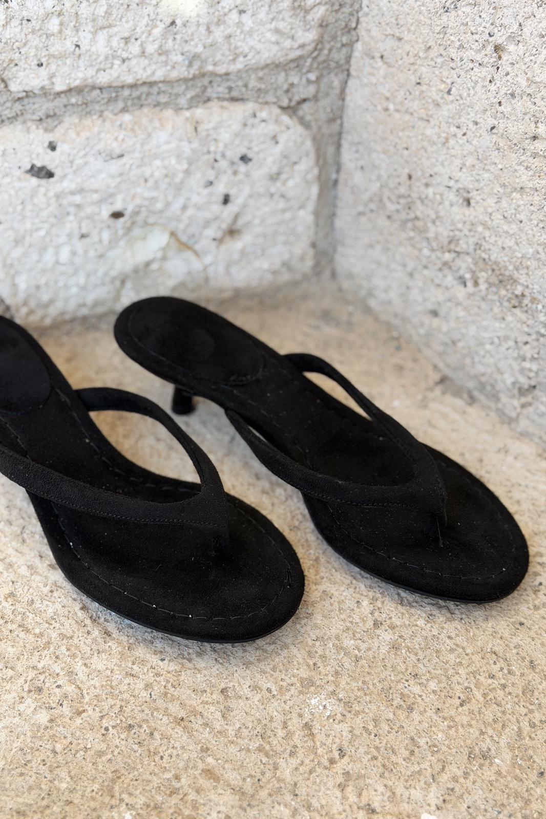 Arlene Topuklu Parmak Arası Terlik Siyah Süet - ILOVESHOES