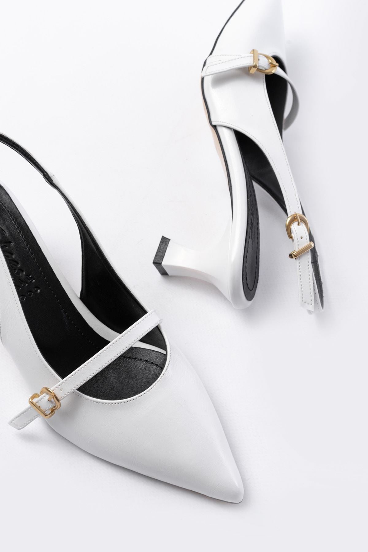 Lorena Mat Deri Beyaz Toka Detaylı Stiletto - ILOVESHOES