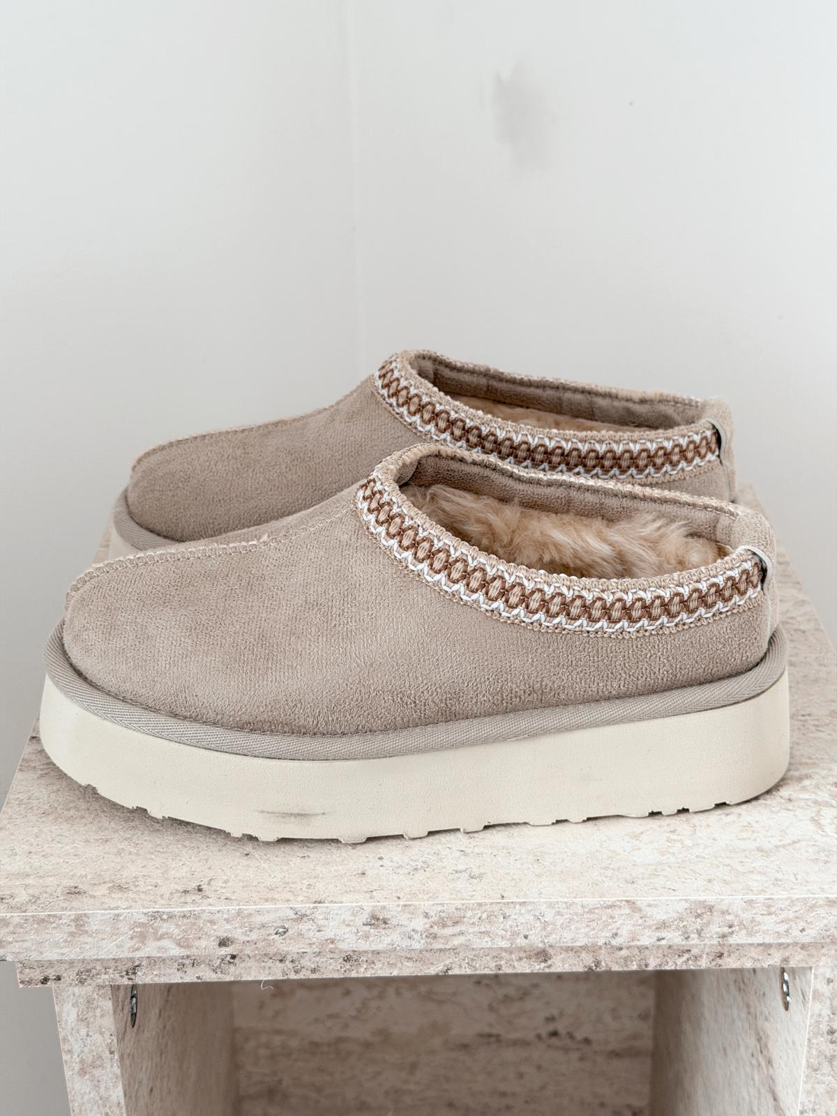 Lefani Kadın İçi Tüylü Terlik Bej Süet - ILOVESHOES