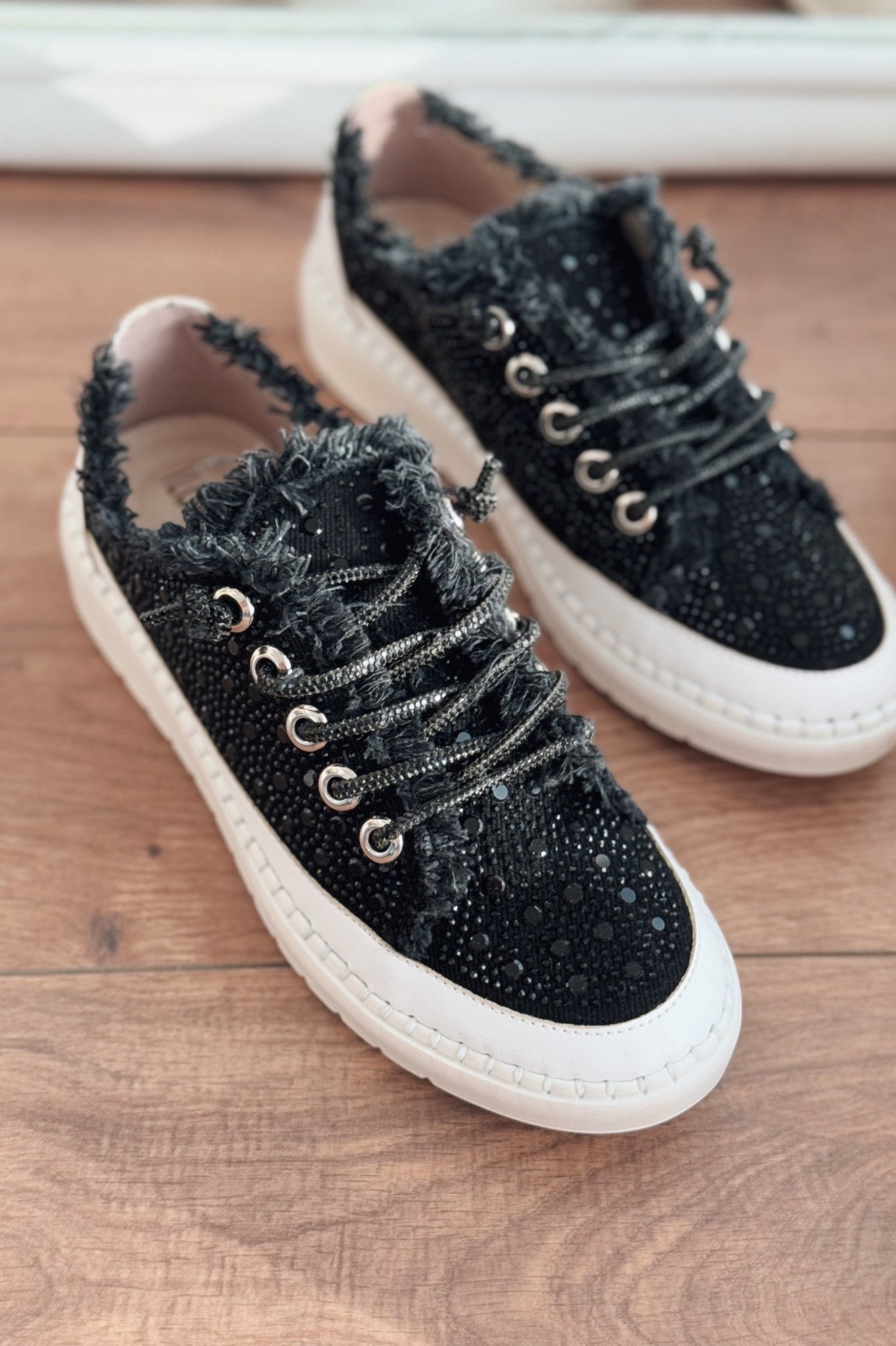 Renora Taş Detaylı Siyah Jean Kadın Spor Ayakkabı - ILOVESHOES