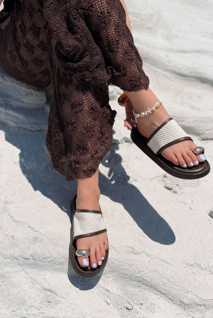 Sarven Acı Kahve Mat Deri Kadın Parmak Arası Terlik - ILOVESHOES