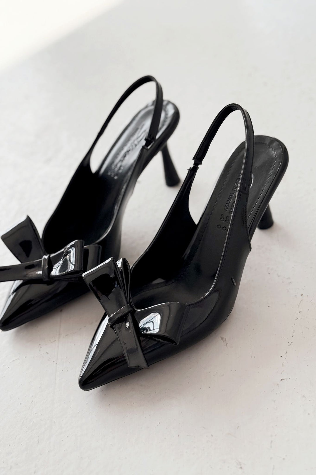 Valene Rugan Siyah Fiyonk Detaylı Topuklu Ayakkabı - ILOVESHOES Türkiye