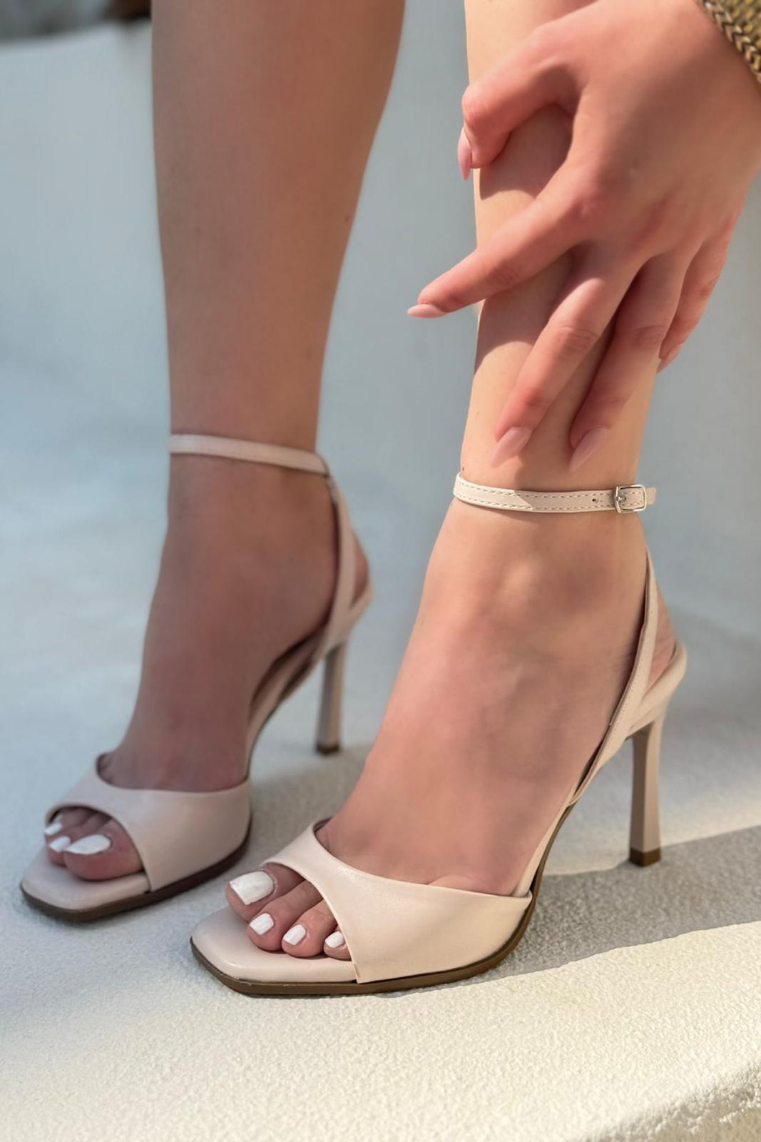 Elvona Mat Deri İnce Topuklu Kadın Ayakkabı Bej - ILOVESHOES