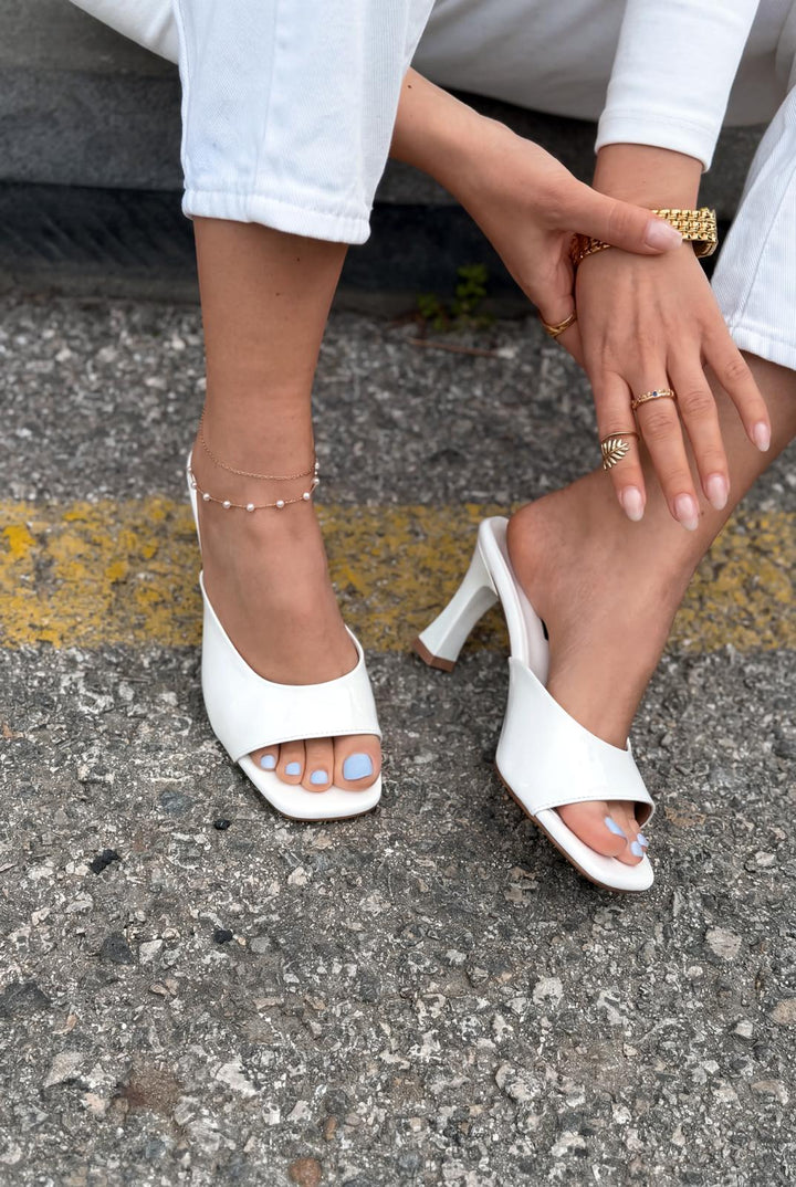 Arinor Topuklu Terlik Beyaz Rugan - ILOVESHOES
