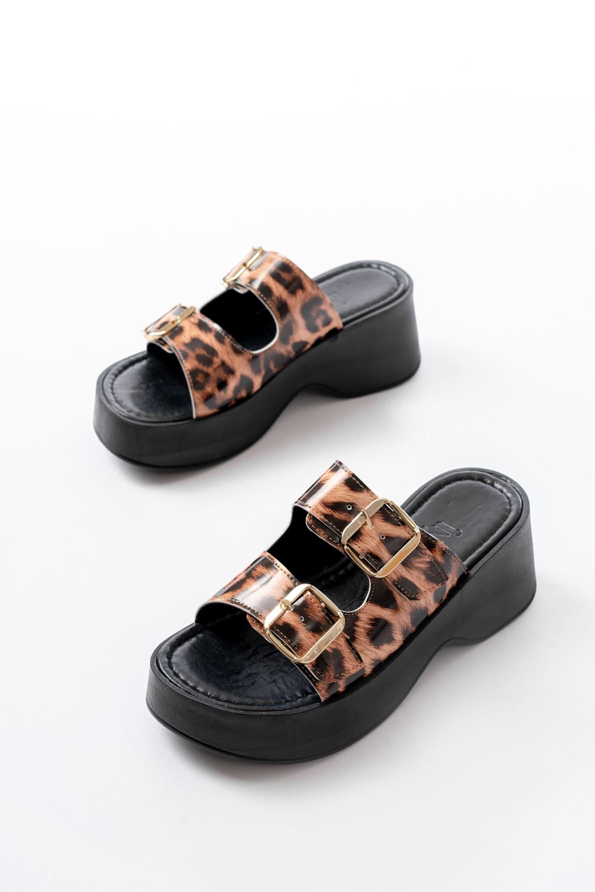 Pelza Rugan Leo Desenli Dolgu Topuklu Terlik - ILOVESHOES