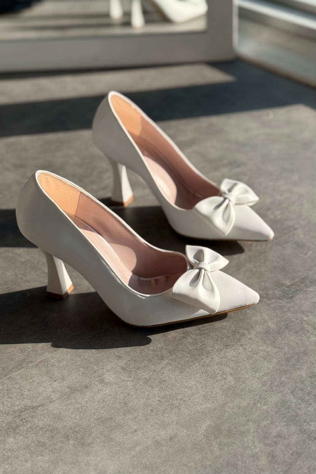 Odrin Mat Deri Beyaz Fiyonk Detaylı Stiletto - ILOVESHOES