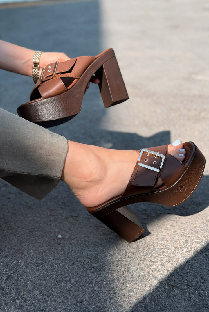 Bardel Kahverengi Mat Deri Kadın Platform Topuklu Terlik - ILOVESHOES