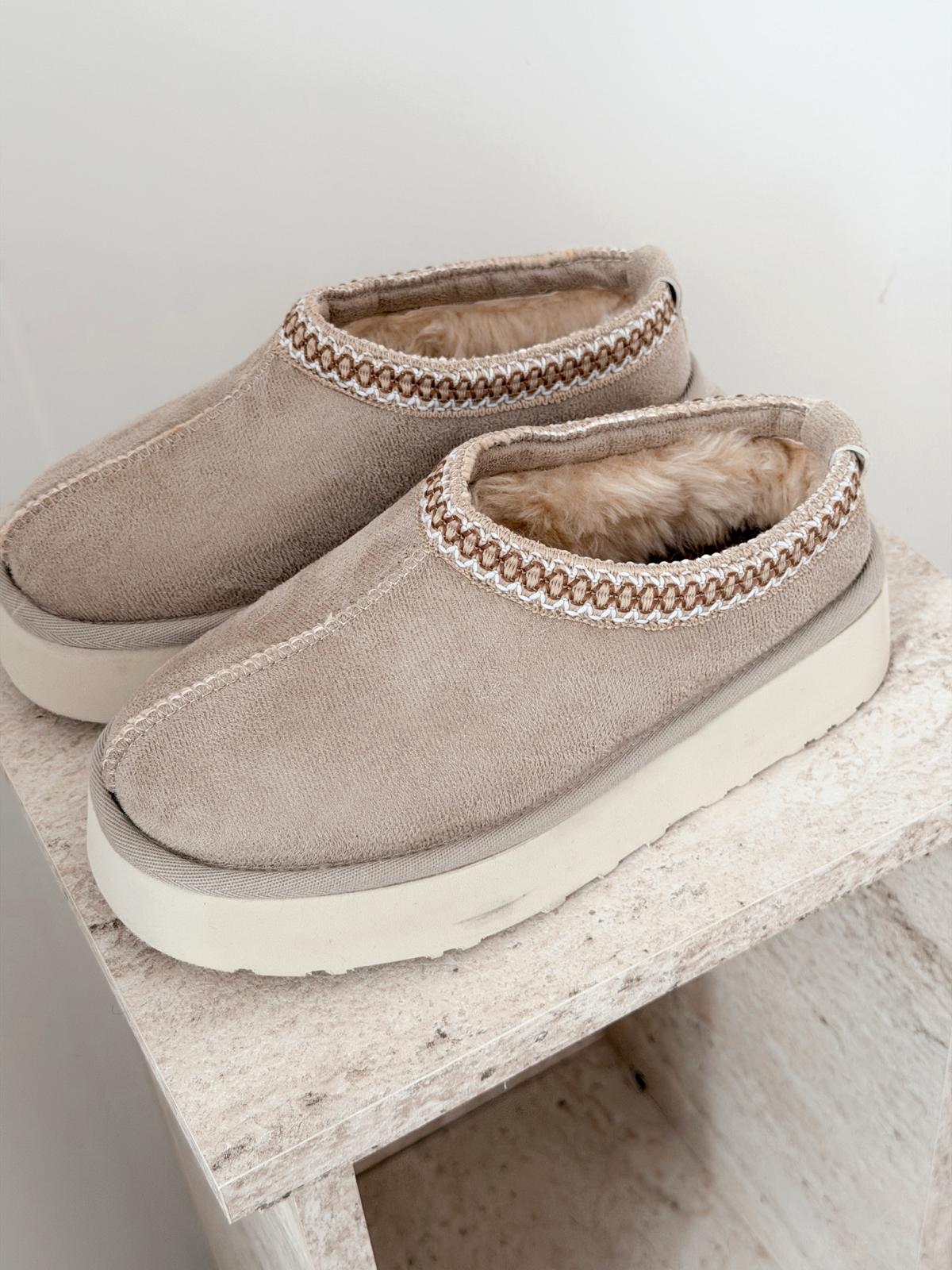 Lefani Kadın İçi Tüylü Terlik Bej Süet - ILOVESHOES