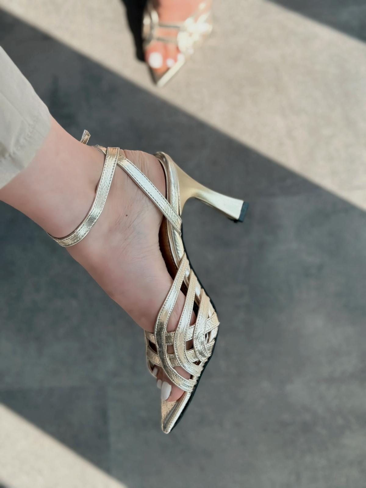 Ronel Parlak Deri Gold Bant Detaylı Topuklu Ayakkabı - ILOVESHOES