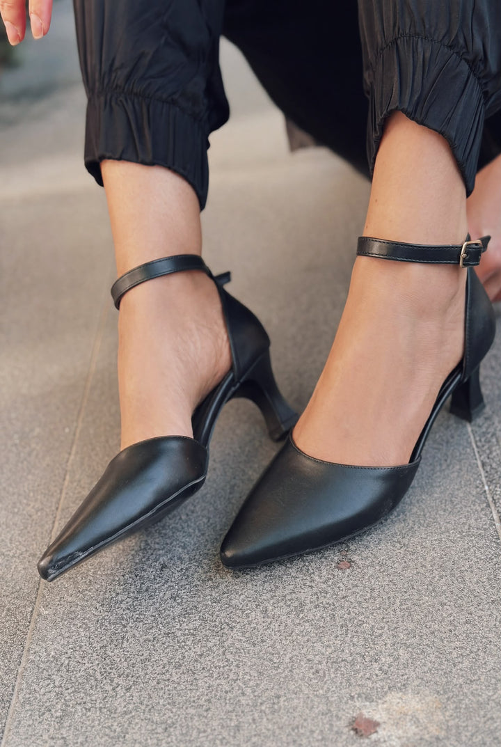 Arlin Siyah Mat Deri Kadın Stiletto