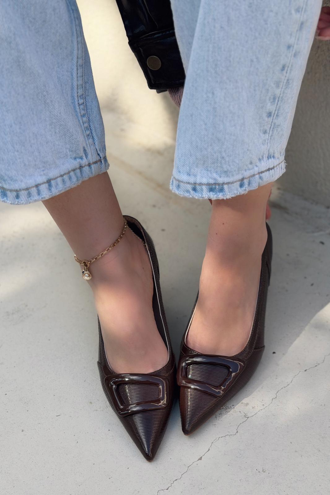 Finrel Stiletto Acıkahve Rugan Toka Detaylı - ILOVESHOES