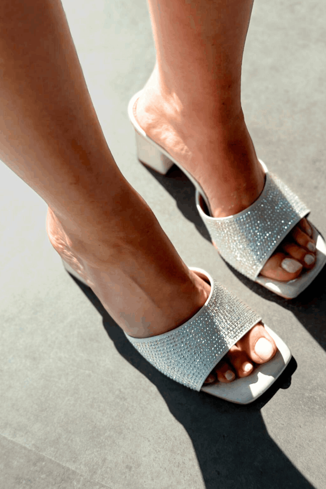 Norma Saten Gümüş Taş Detaylı Kalın Topuklu Terlik - ILOVESHOES