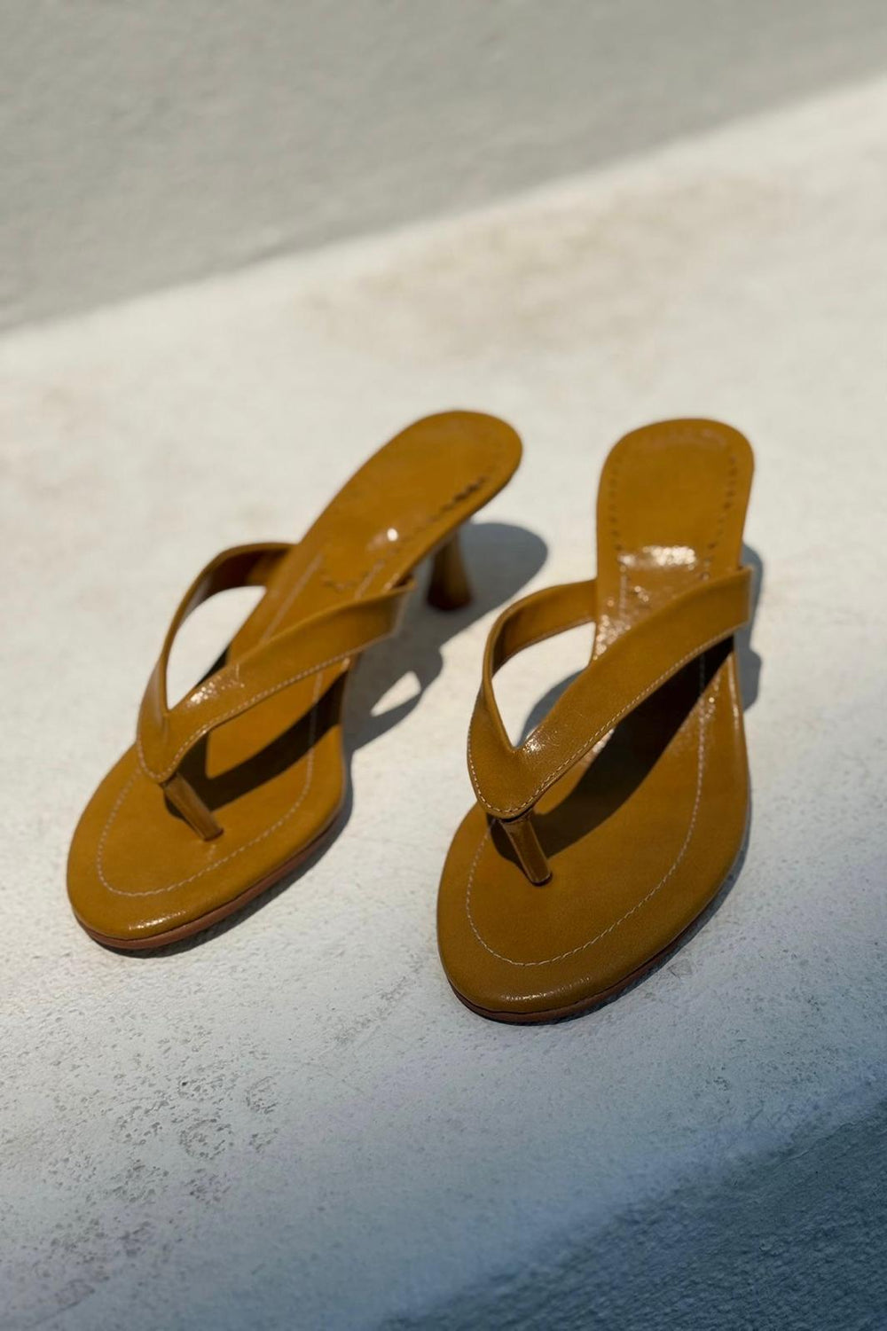 Ponya Mat Deri Taba Parmak Arası Topuklu Terlik - ILOVESHOES