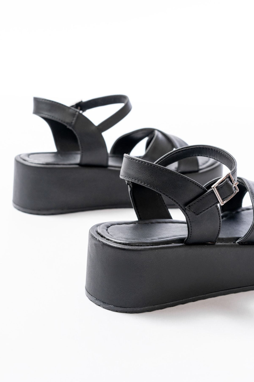 Tavena Mat Deri Siyah Çapraz Bantlı Sandalet - ILOVESHOES