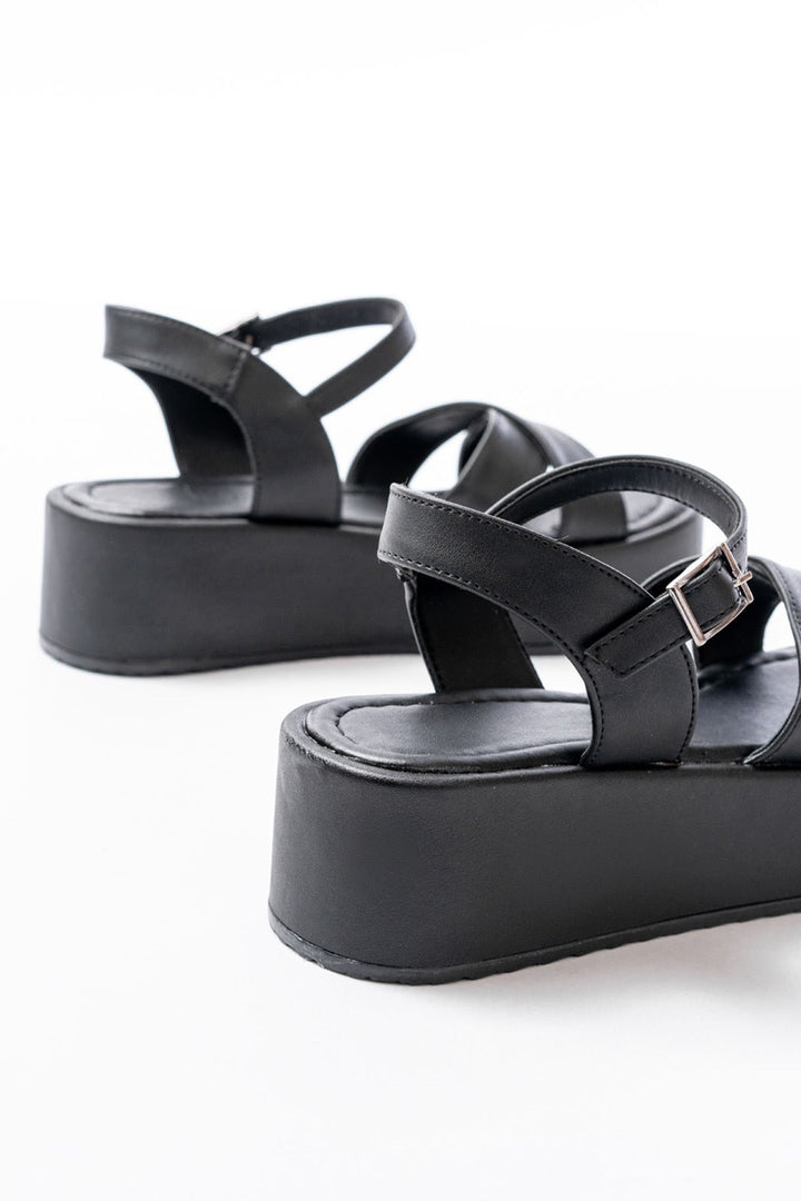 Tavena Mat Deri Siyah Çapraz Bantlı Sandalet - ILOVESHOES