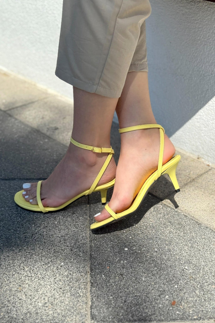 Colva Mat Deri Sarı Tek Bant Topuklu Ayakkabı - ILOVESHOES