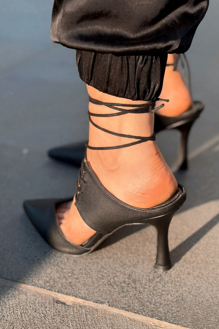 Aria Siyah Mat Deri Kadın Stiletto