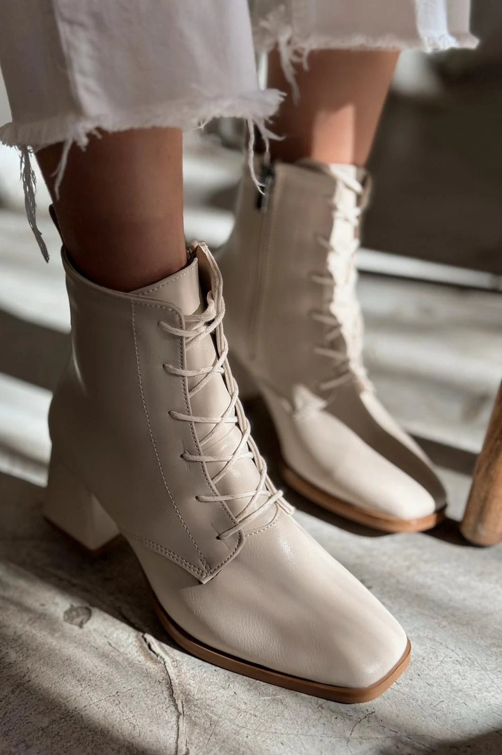 Rament Mat Deri Bağcık Detaylı Kadın Bot Bej - ILOVESHOES