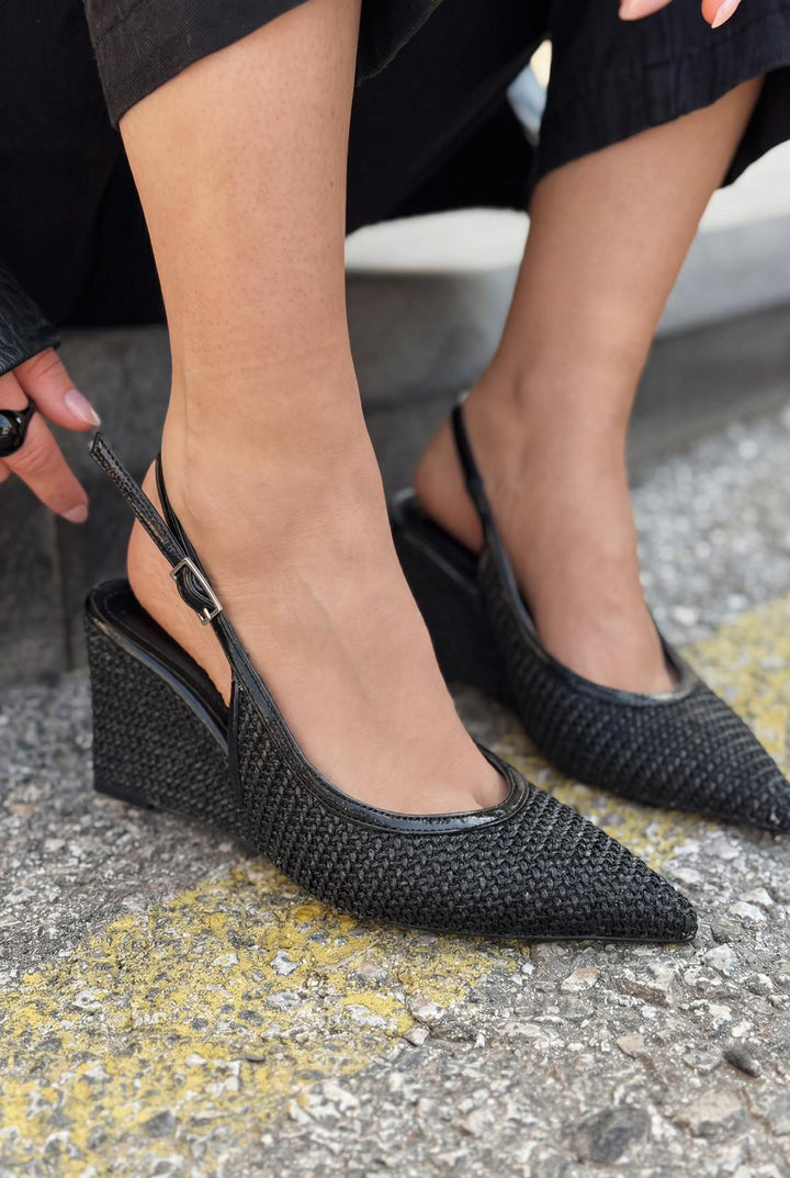 Solthera Dolgu Topuklu Ayakkabı Siyah - ILOVESHOES