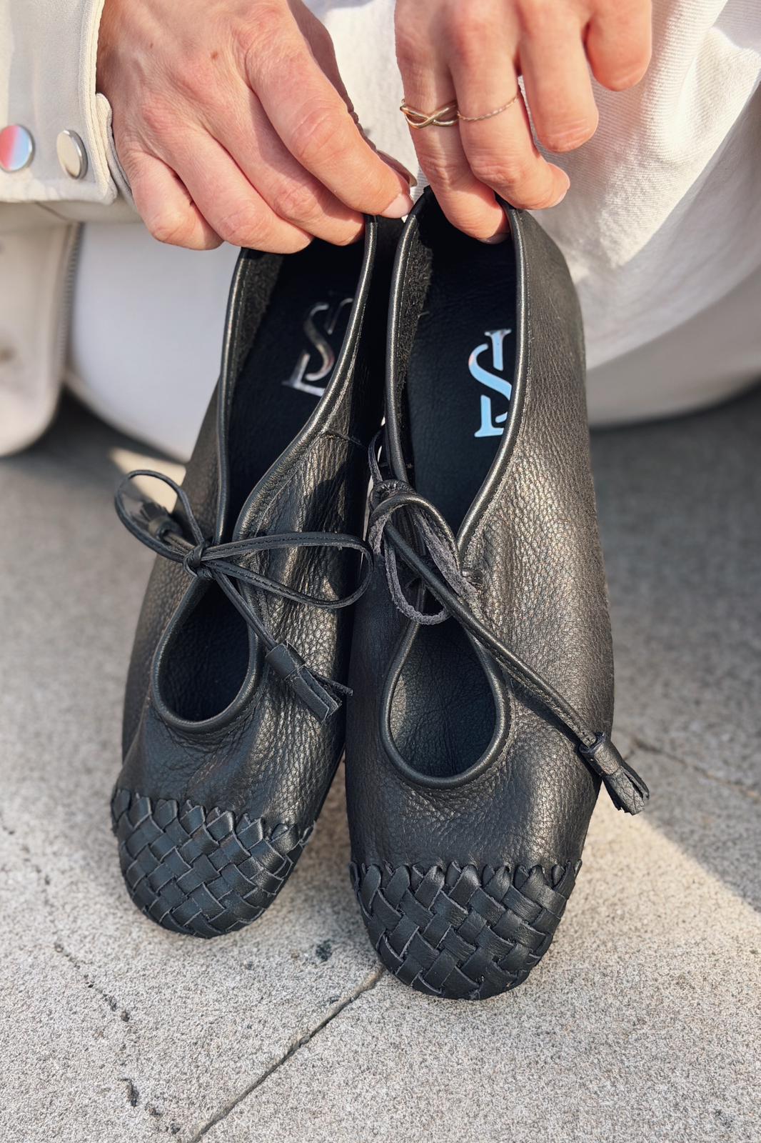 Talorin Hakiki Deri Kadın Bağcıklı Babet Siyah - ILOVESHOES