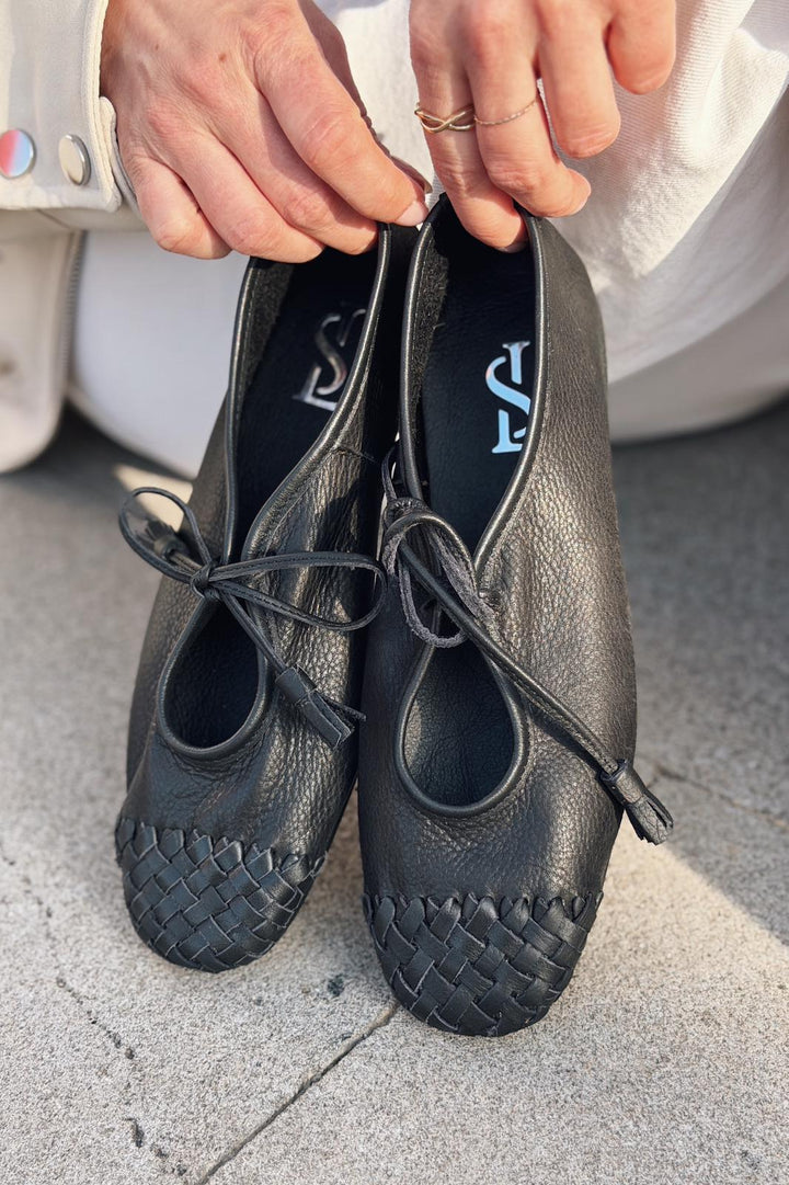 Talorin Hakiki Deri Kadın Bağcıklı Babet Siyah - ILOVESHOES