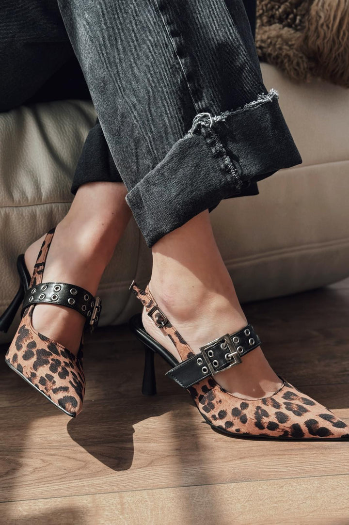 Benor Saten Leo Desenli Toka Detaylı Stiletto