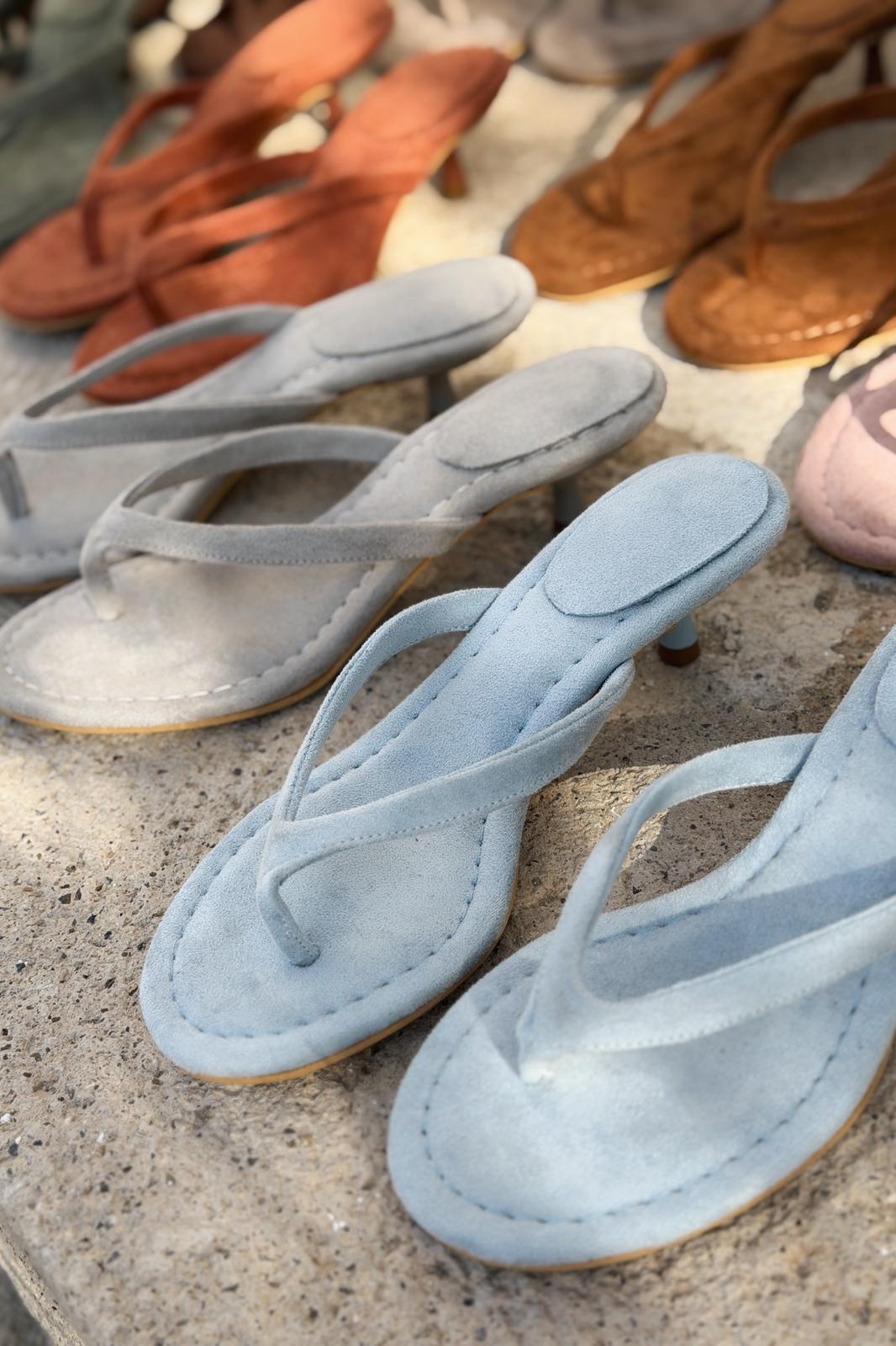 Arlene Topuklu Parmak Arası Terlik Acıkahve Süet - ILOVESHOES