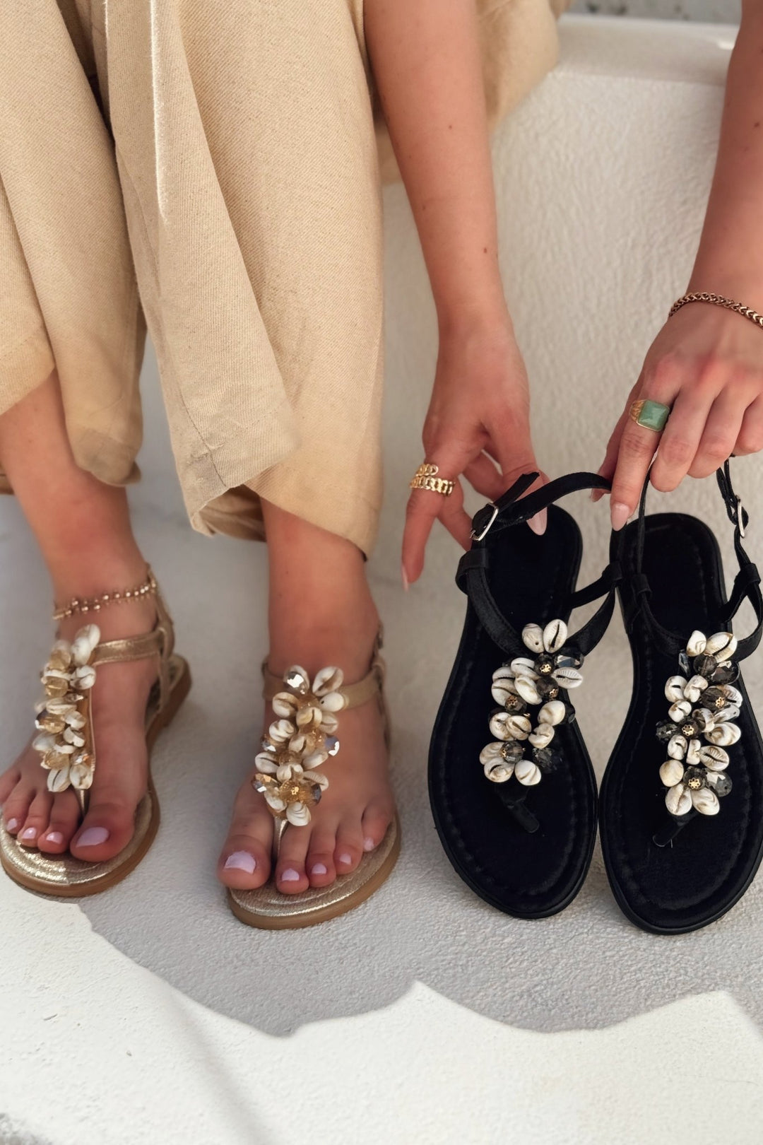 Wanids Parlak Saten Siyah Deniz Kabuğu Detaylı Parmak Arası Sandalet - ILOVESHOES