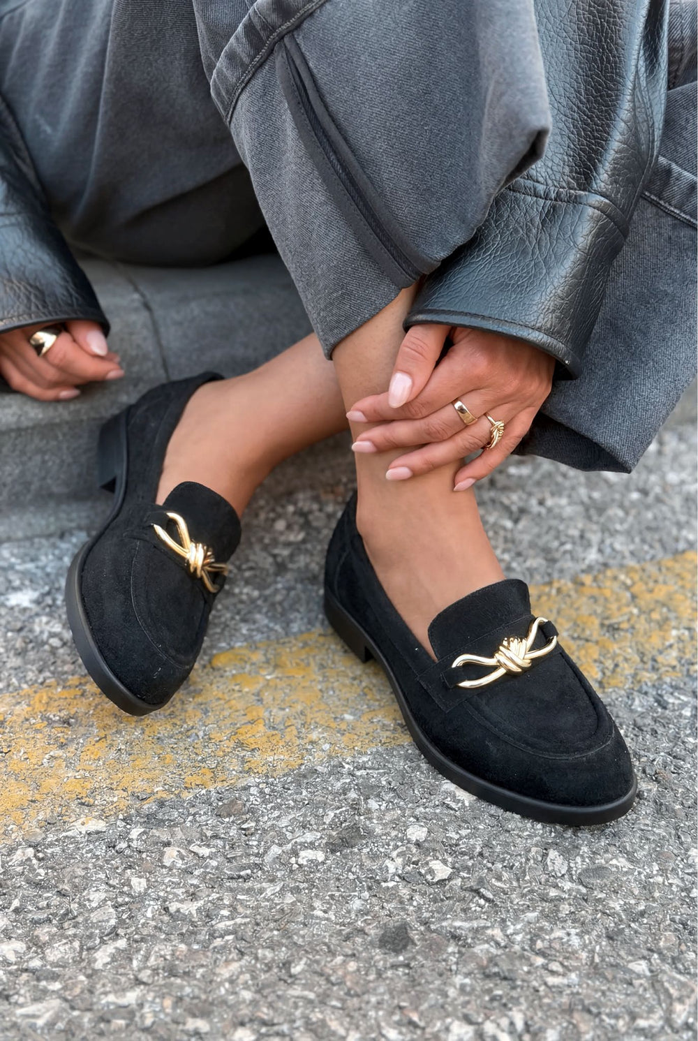 Norel Kadın Loafer Siyah Süet Fiyonk Detaylı - ILOVESHOES
