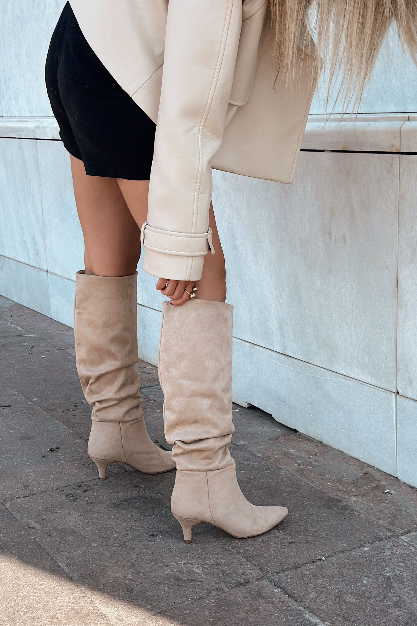 Sollet Süet Kısa Topuklu Körüklü Bej Çizme - ILOVESHOES