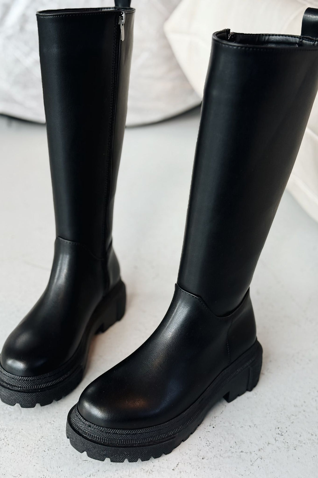 Vynor Siyah Fermuarlı Günlük Kadın Çizme